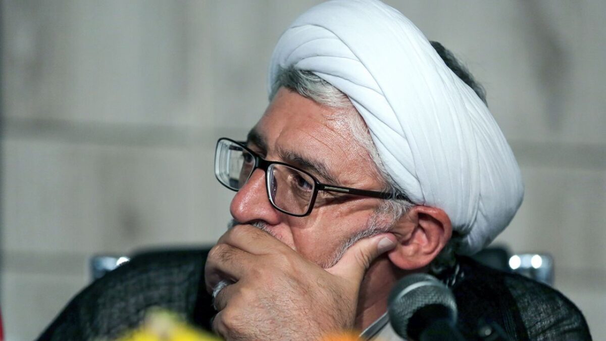 فیرحی همانند میرزای نائینی تلاش کرد خاستگاهی بومی برای تحزب دست و پا کند