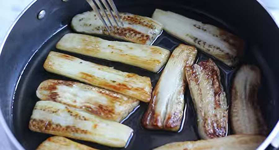 طرز تهیه خورش بادمجان اصیل و خوش‌طعم ایرانی