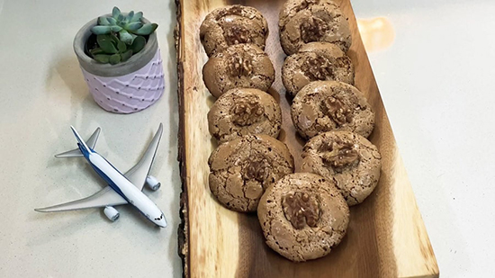 طرز تهیه شیرینی گردویی ترک‌دار به شیوه قنادی