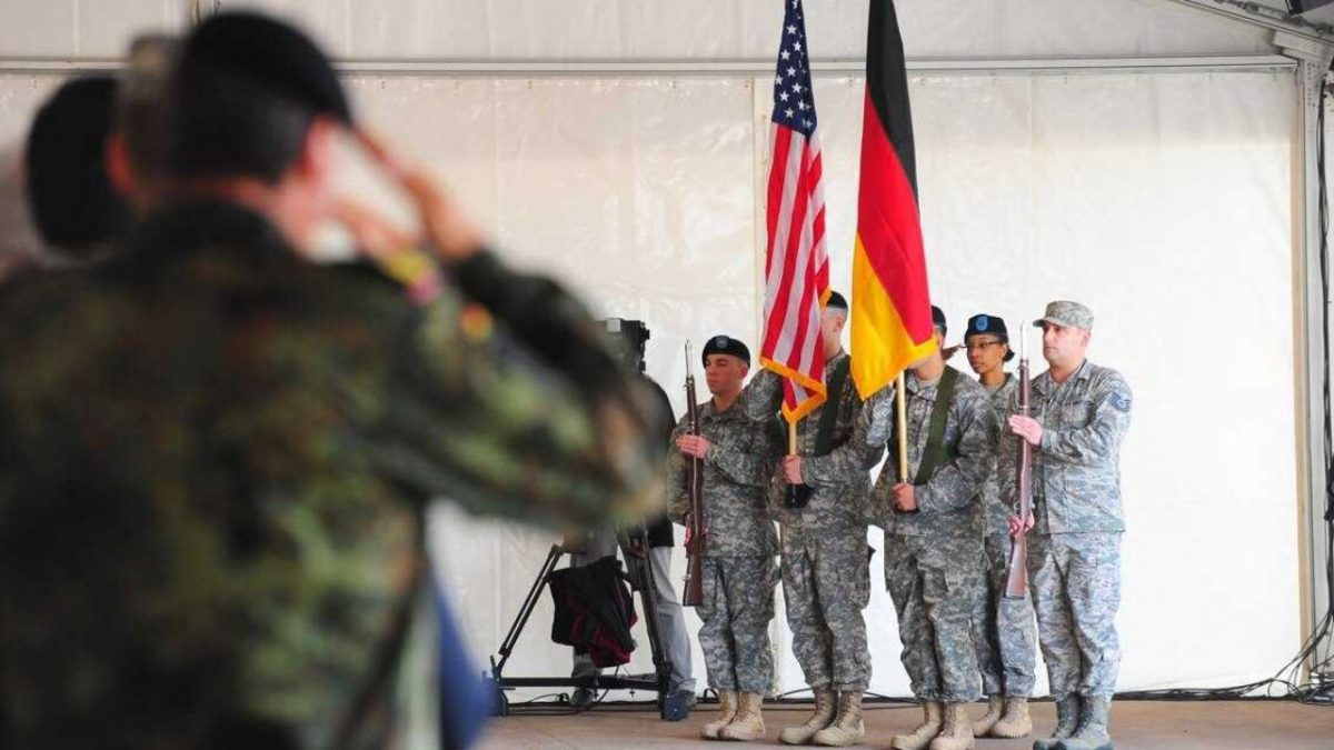 مستقر بودن سربازان آمریکایی در آلمان در راستای منافع دوجانبه است