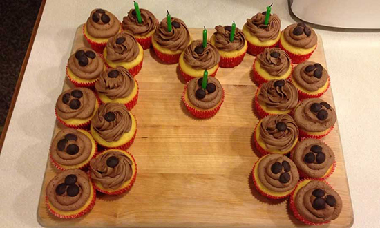 ایده‌هایی برای طرز تهیه کیک تولد با کاپ کیک