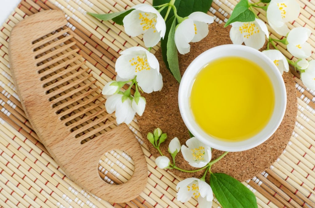 ۸ ماسک مو با روغن زیتون برای رفع انواع مشکلات مو