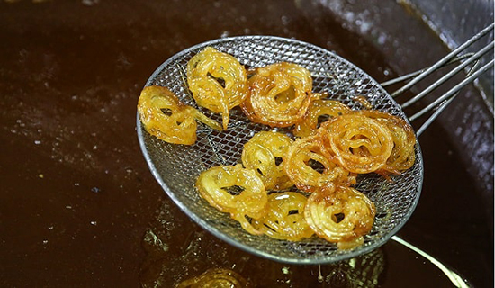 طرز تهیه زولبیا مرحله به مرحله به روش قنادی