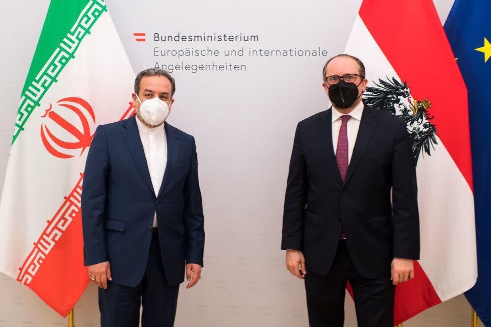 عراقچی با  وزیر خارجه اتریش دیدار و گفتگو کرد