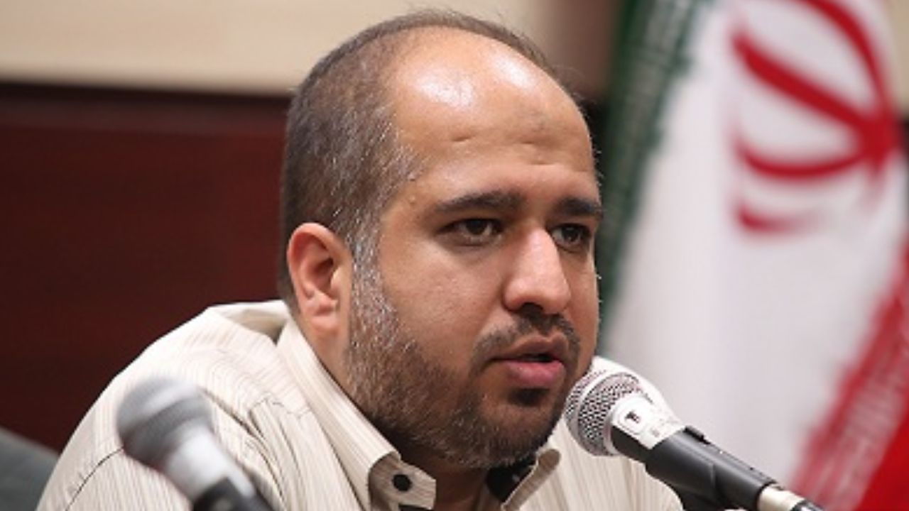 افشاگری دوباره نماینده عضو جبهه پایداری درباره تخلفات گسترده در بودجه ۱۴۰۰ / خضریان: برخی به دنبال توجیه تغییر در ارقام بودجه ۱۴۰۰ دارند