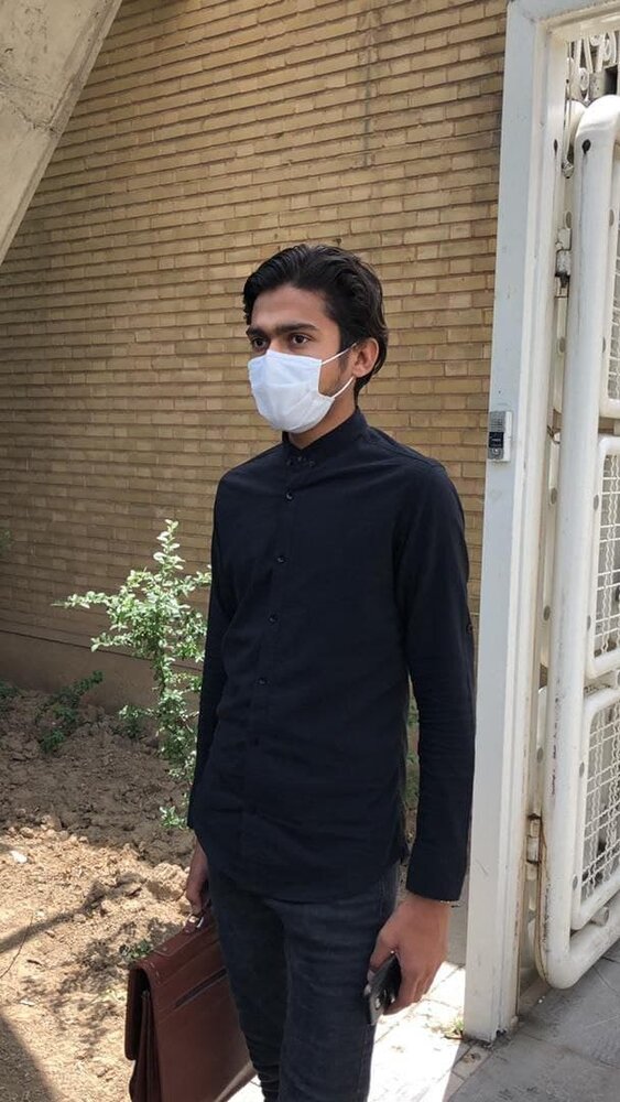 به هر ایرانی ۲۴۰ هزار یورو می دهم /یک کودک دستفروش هم میتواند رئیسجمهور شود /متولد سال ۷۷ به دنبال رئیس جمهور شدن/حواشی ثبت نام کاندیداها