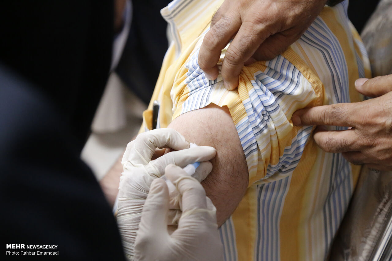 تسریع در ثبت نام واکسیناسیون با استفاده از بارکدخوان
