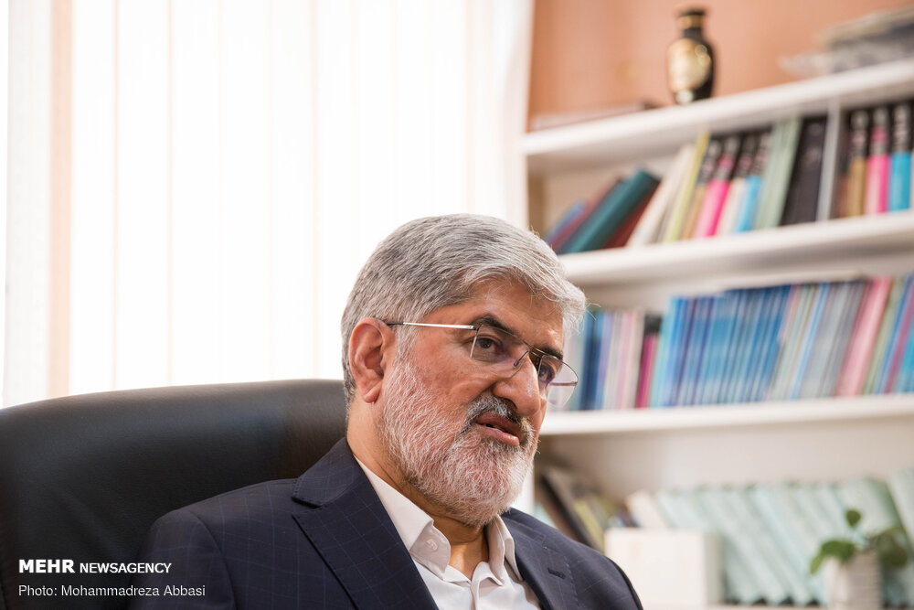 ظریف مرد برخی میدان‌ها نیست/ روحانی فقط بلد است متَلک بگوید
