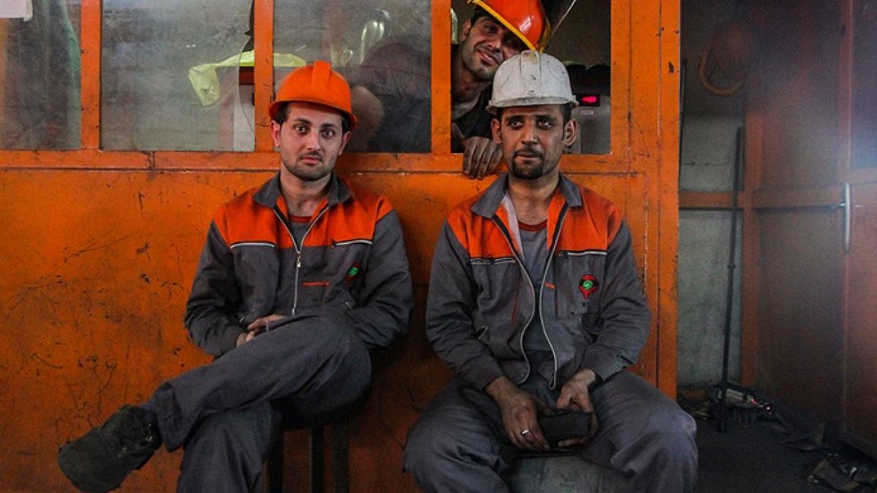 چرخ زندگی کارگر نچرخد، چرخ مملکت هم نمی چرخد